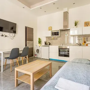 Modernized At Kiraly 51 Apartamento Budapest